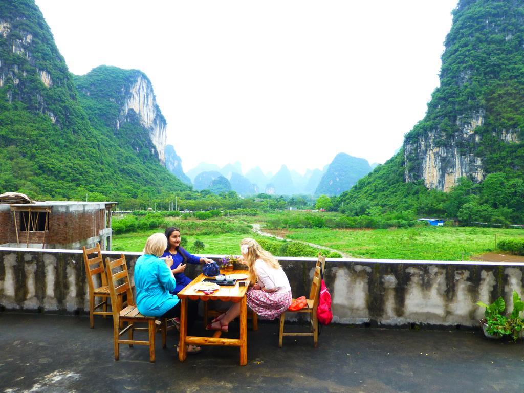 Yangshuo Moon Resort Hotel Exteriör bild
