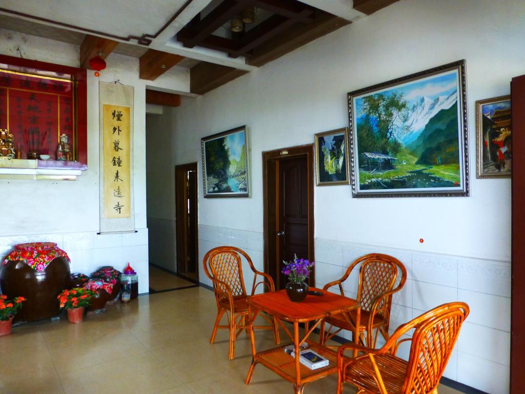 Yangshuo Moon Resort Hotel Exteriör bild
