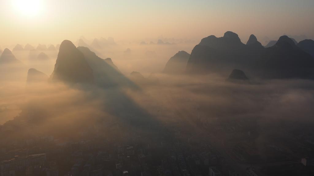 Yangshuo Moon Resort Hotel Guilin Exteriör bild