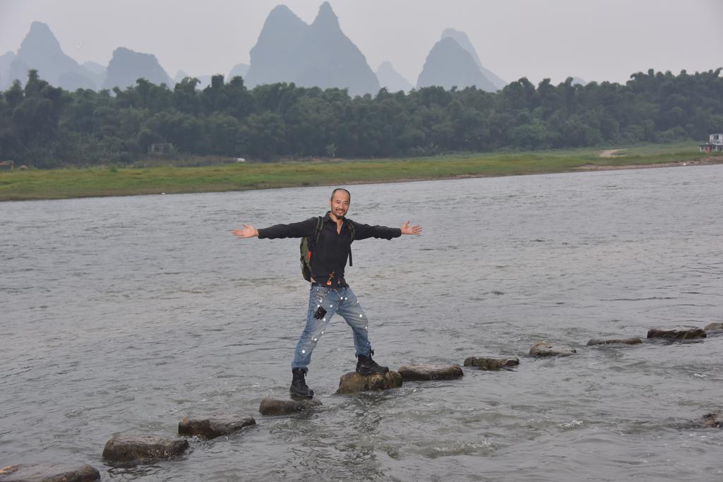Yangshuo Moon Resort Hotel Exteriör bild