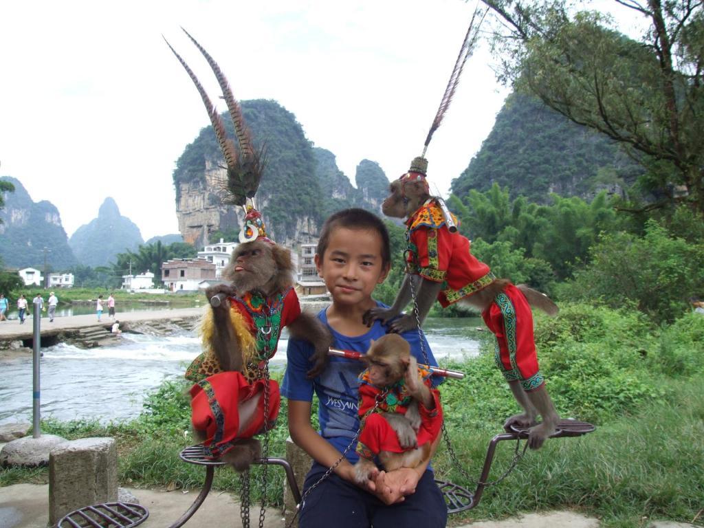 Yangshuo Moon Resort Hotel Exteriör bild