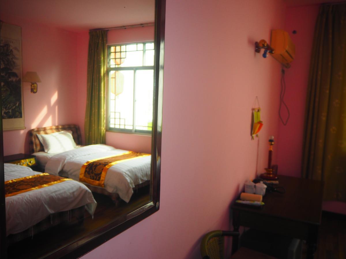Yangshuo Moon Resort Hotel Exteriör bild